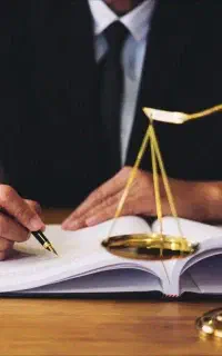 وکیل پایه یک دادگستری