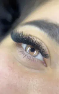 خدمات تخصصی کاشت و اکستنشن مژه