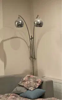 آباژور ایستاده