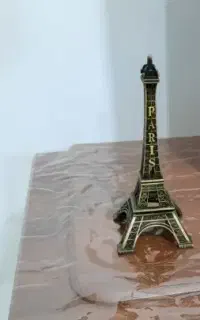 برج ایفل و گلدان لعابی سفالی