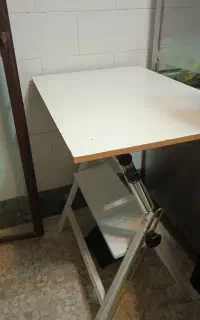 میز محکم مهندسی