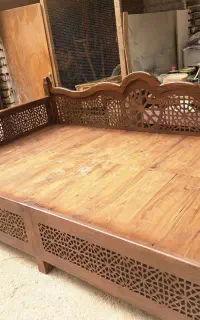 تخت سنتی وانواع استند گل ومصنوعات چوبی