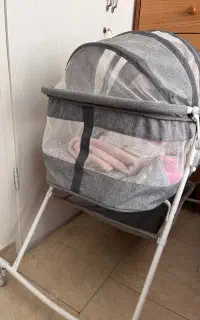 تخت کنار مادر