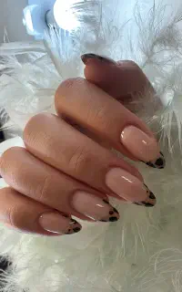 کاشت‌ناخن‌و آموزش‌حرفه ای‌ تخفیف‌ویژه