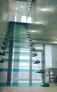 کلینیک تخصصی نرده شیشه ای و راه پله شیشه ای اذین