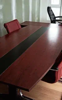 میز مدیریت و کنفرانس