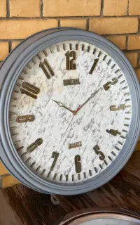 تعدادی ساعت دیواری