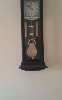 ساعت دیواری سالم بدون خط و خش ضربه خوردگی
