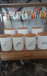 استند همراه با وسایل
