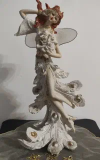 مجسمه فرشته بالدار