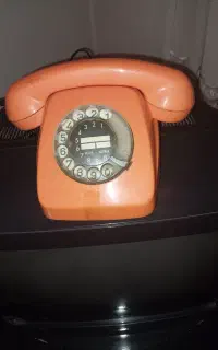 تلفن قدیمی کلکسیونی