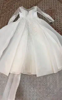 لباس عروس دنباله دار در حد نو