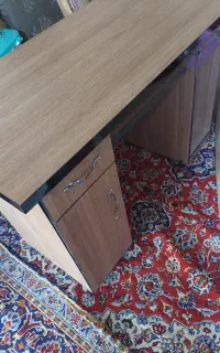 میز تحریر و کامپیوتر