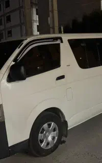 یک دستگاه تویتا هایس ۱۰تا ۱۲ نفر