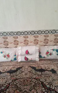 روبالشت و پشتی