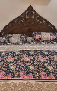 تخت خواب چوبی بسیار تمیز 180*200
