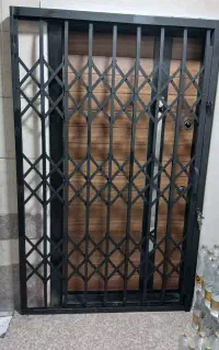 /اکاردونی اکاردئونی / حفاظ درب اپارتمان اصفهان
