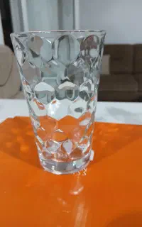 لیوان و استکان استفاده نشده