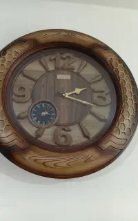 ساعت دیواری و گل وگلدان برنز وسطل زباله