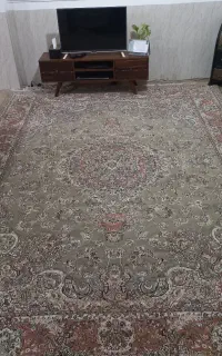 ۲تخته فرش ۹ متری،یک گلیم‌۶ متری وگلیم ۴ متری سالم