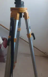 سه پایه دوربین نقشه کشی
