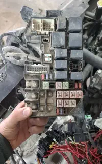 برق‌ومکانیک اتومبیل ایرانی‌وچینی‌وخارجی(سیار)کولر