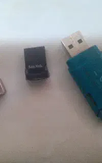 ۳ عددفلش و۱ عددمموری