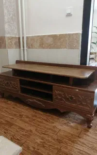 میز تلویزیون و پرده زبرا