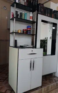 آینه‌قدی‌ودکور‌ ویترین‌ آرایشگاه