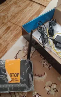 یک دستگاه مودم دی لینک دو آنتنه
