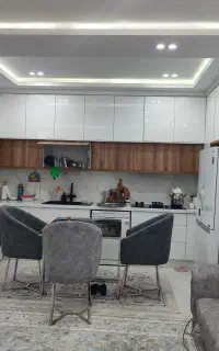 طبقه بالا/24گزی/لوکی