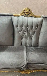 مبلمان کلاسیک تاج دار مخمل