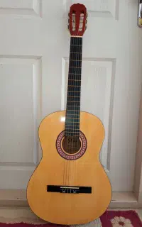 گیتار کلاسیک.