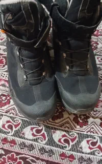 یک جفت کتانی یا بوت اصل اورجینال