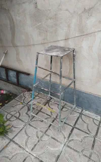 چهار پایه آهنی