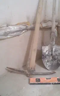 بیل  کلنگ پوتک  تراز