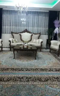 مبلمان کلاسیک و آیینه کنسول