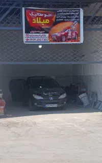 شاگرد کم سن نیمه وارد جهت نقاشی