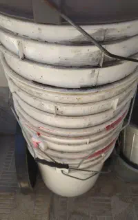 بیست و ۵ لیتری و سطل