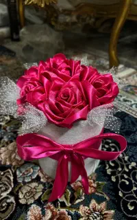 باکس  و دسته گل روبانی کادو روز دختر