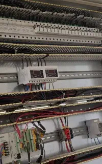 خدمات برق صنعتی و اتوماسیون