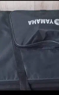 یک دستگاه ارگ یاماها A هزار فلش خور