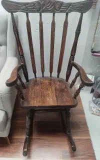 صندلی راک چوبی