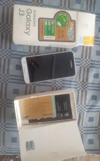گوشی آب خورده اما روشن میشه