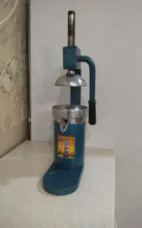 آبمیوه گیری دستی چدنی