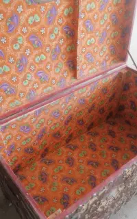 صندوق قدیمی جادار و بزرگ