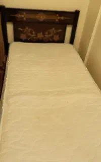 تخت به همراه تشک تک نفره