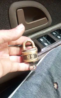 قفل قدیمی برنجی