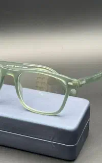 به یک فروشنده خانم جهت کار در عینک سازی نیازمندیم