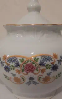 ست قوری و فنجان چینی زرین درجه یک (نو نو)